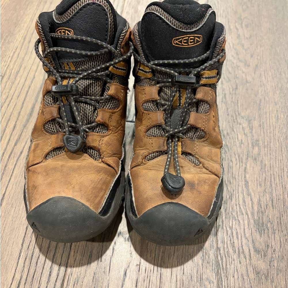 Keen Black and Gold Footwear
